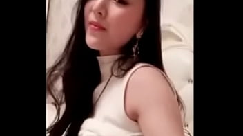 Gadis Indonesia Menggoda Dirinya Sendiri