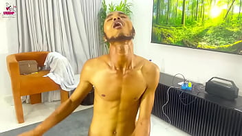 Adik Tiriku Yang Nakal Dan Aku Yang Tak Tahan Godaan