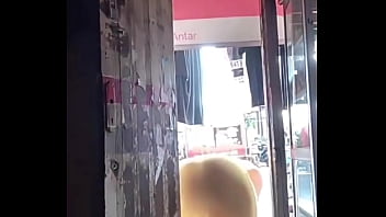 Tak Tahan Lagi, Lagi Jemur Baju Malah Digoyang Sampai Basah